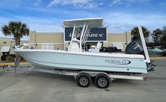 2024 Robalo 246 Cayman